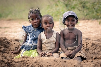 Oline, Tete e Paizinho :) em Cahama, Cunene, Angola (Maio de 2012).
